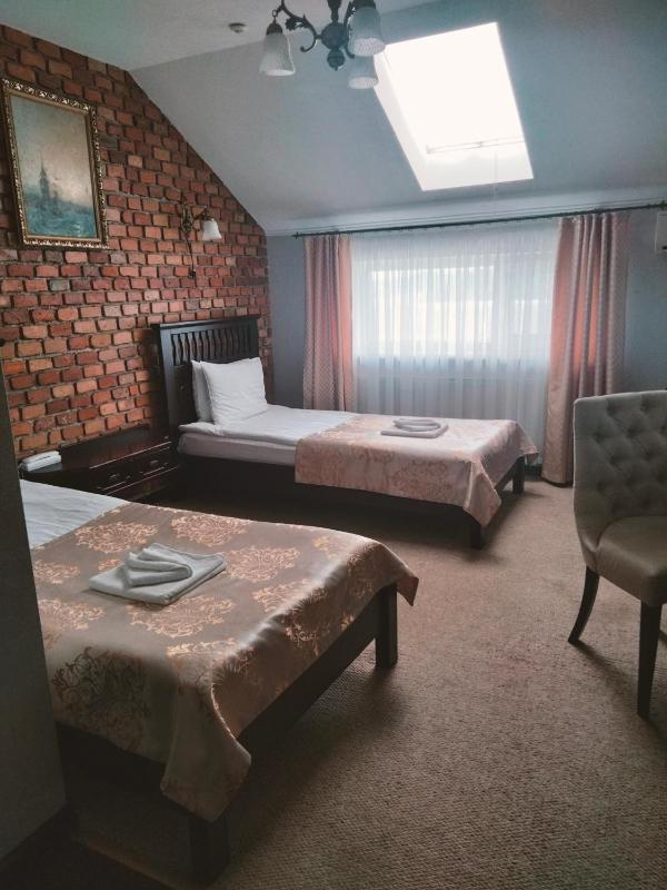 Standard Twin Room image 1