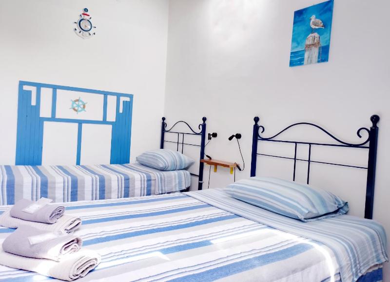 Twin Room with Shared Bathroom image 1