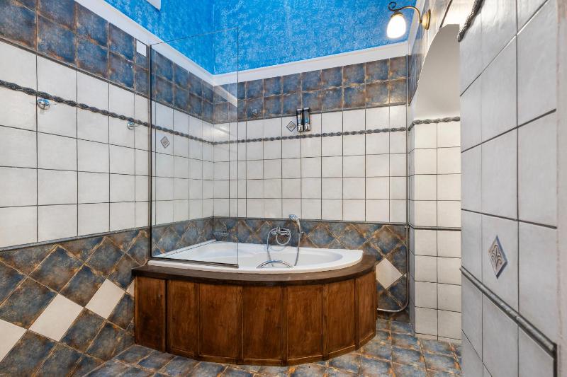 Superior Suite Terrace Old Town View with Jetted Tub image 2