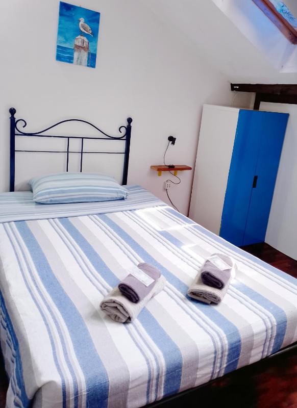 Twin Room with Shared Bathroom image 4