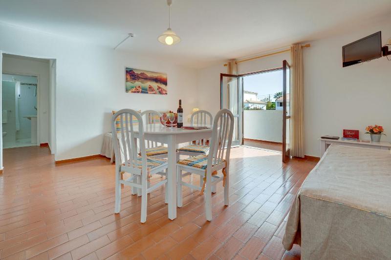 One-Bedroom Apartment (2 Adults + 2 Children) image 4