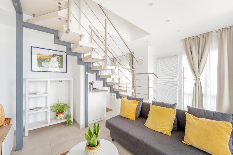 Eos Sea View Apartments - image 14
