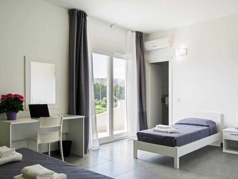 Ermes - camere e autonoleggio - image 43