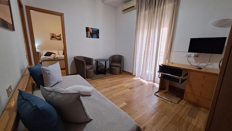 Family Room image 4