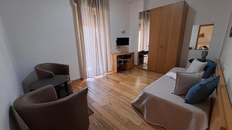 Family Room image 1