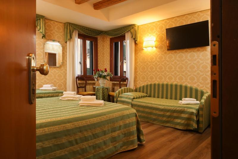 Quadruple Room image 3