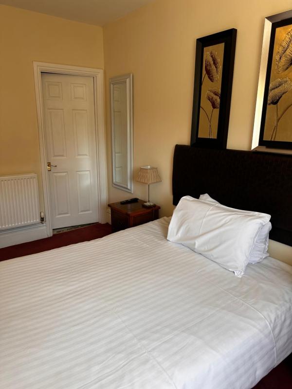 Standard Double Room with Bath image 4