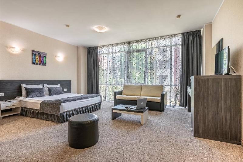 Double Room image 3