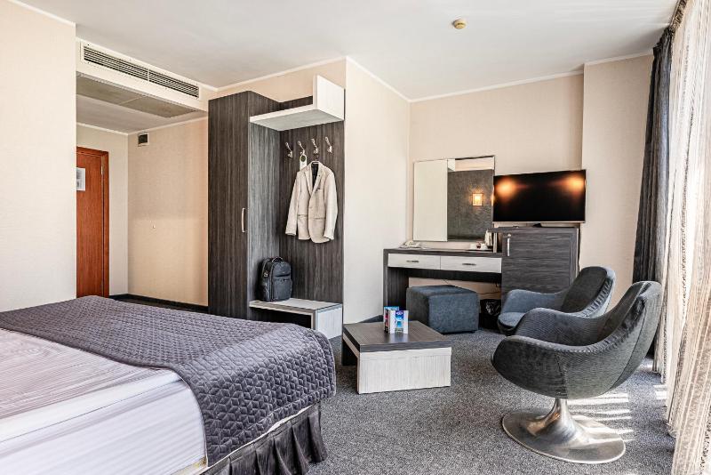 Deluxe Double Room image 4