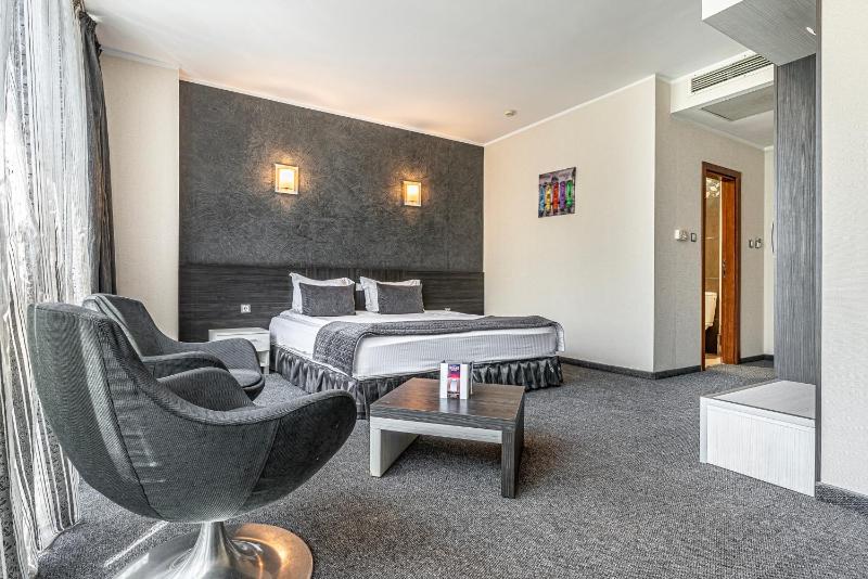 Deluxe Double Room image 1