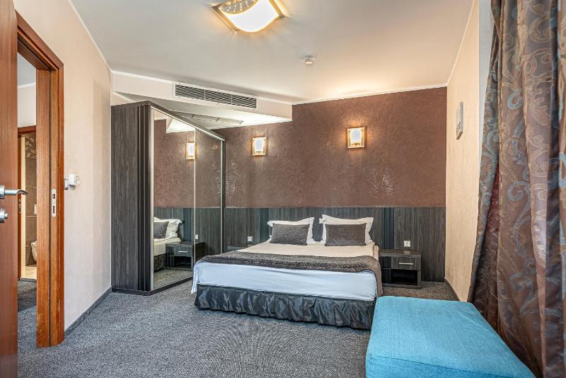 One-Bedroom Apartment image 3