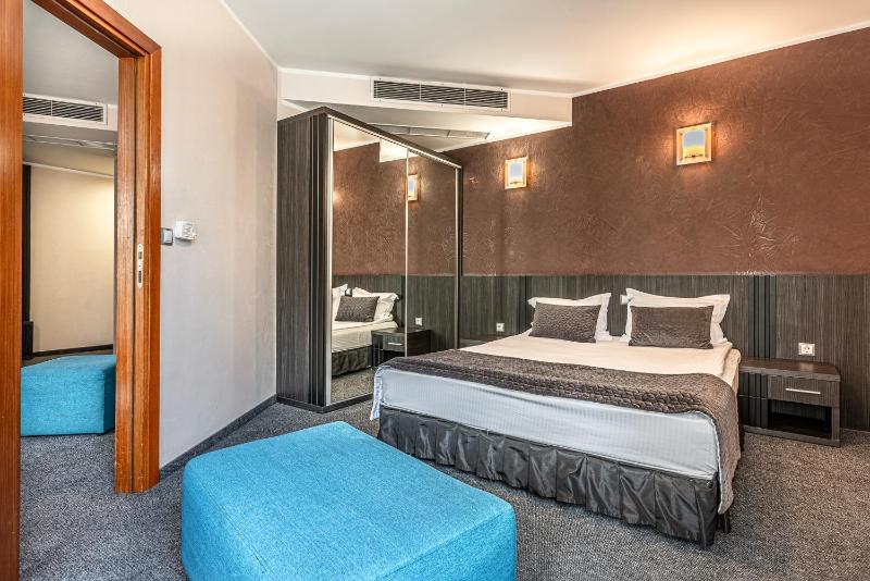 One-Bedroom Apartment image 4