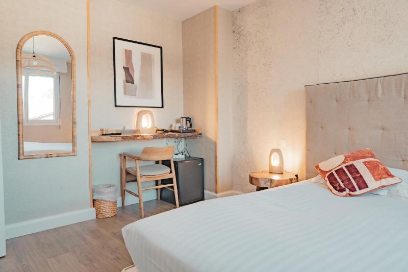 Standard Double Room image 1
