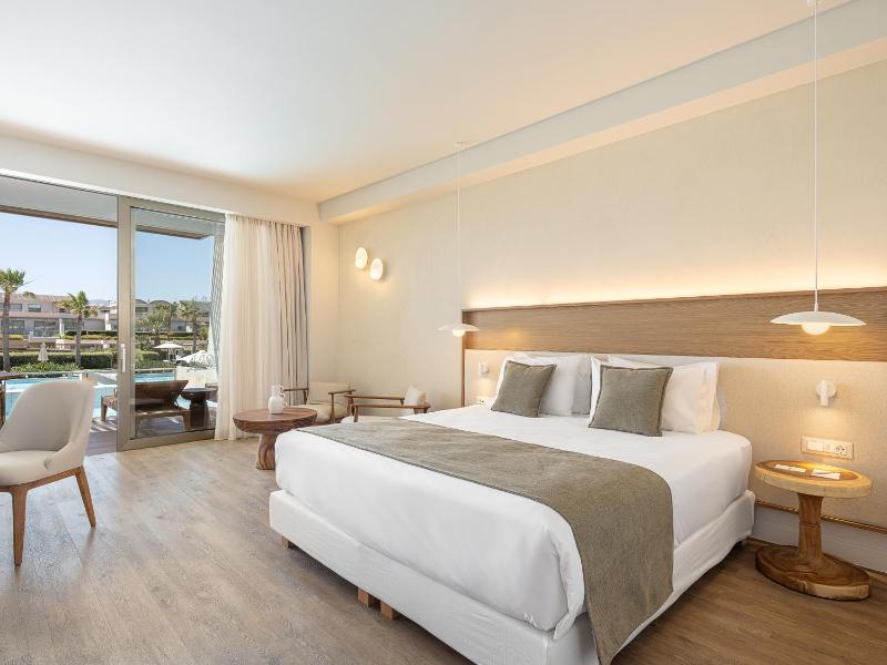 Deluxe Double or Twin Room with Private Pool  image 1