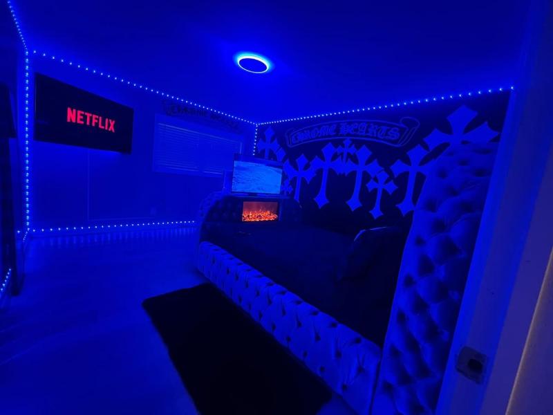 Modern Chrome Heart Haven - Fireplace Bed - image 28