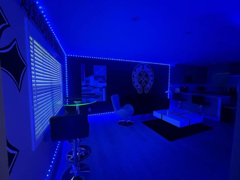 Modern Chrome Heart Haven - Fireplace Bed - image 20