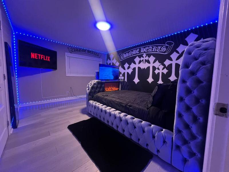 Modern Chrome Heart Haven - Fireplace Bed - image 27