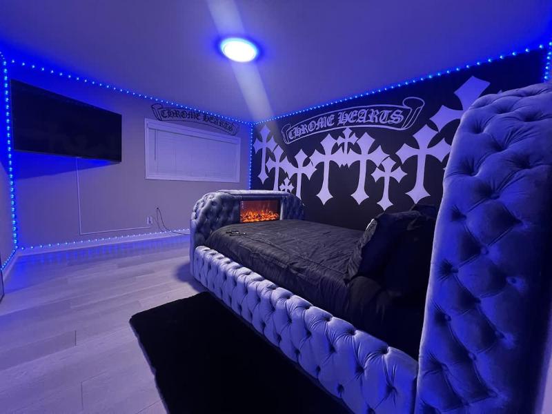 Modern Chrome Heart Haven - Fireplace Bed - image 35