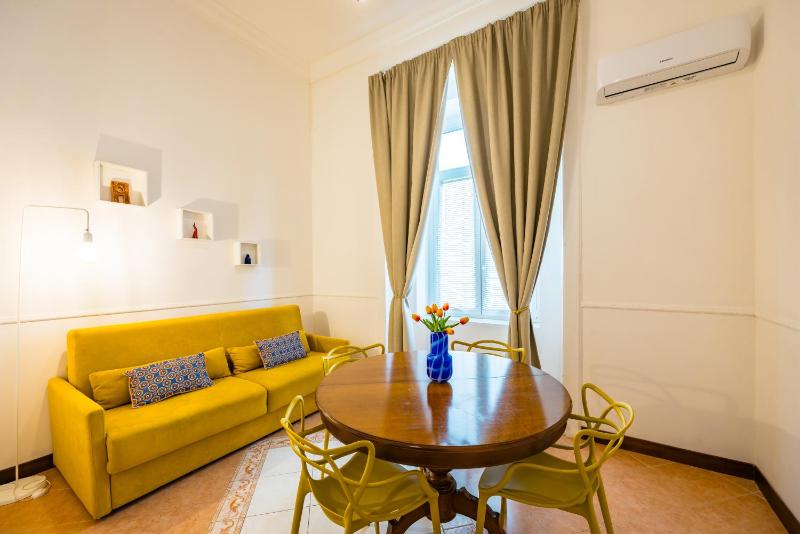 La Casa di Famiglia by NapoliApartments - image 8