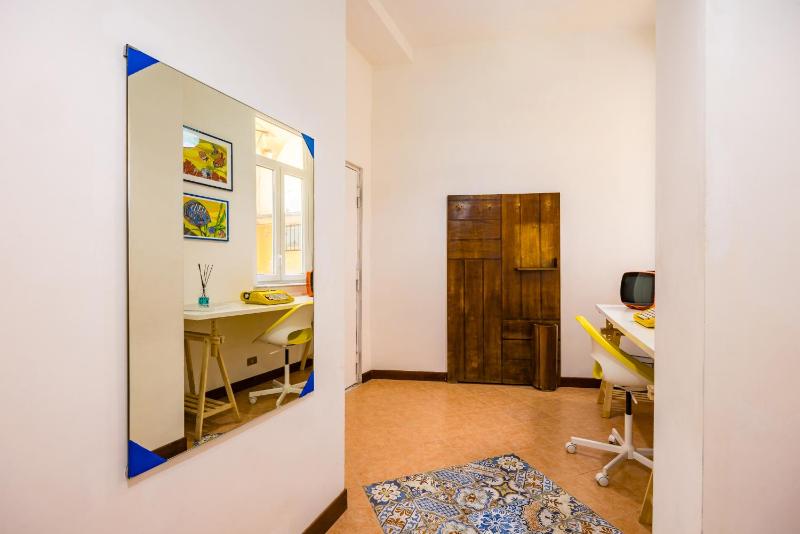 La Casa di Famiglia by NapoliApartments - image 3