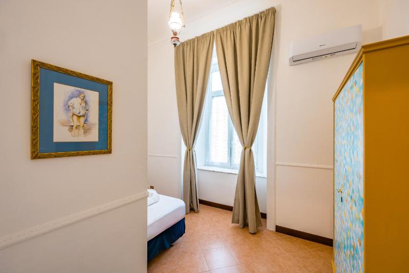 La Casa di Famiglia by NapoliApartments - image 10