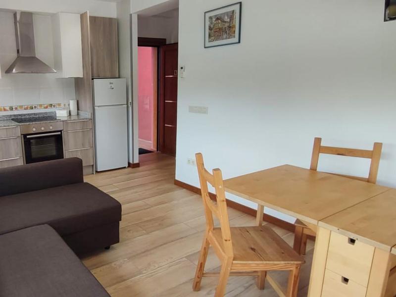 One-Bedroom Standard Apartment image 1