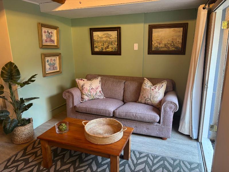 In the Vine Boutique Country Manor - image 11