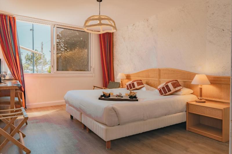 Double Room with Sea View image 1