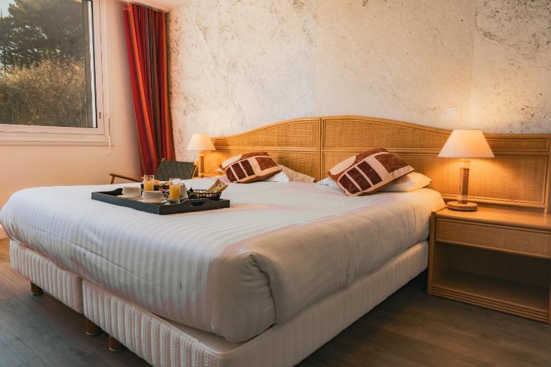 Double Room with Sea View image 3