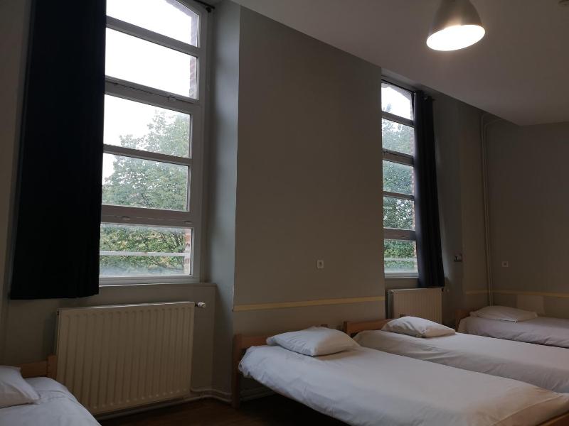Quadruple Room with Bathroom image 1