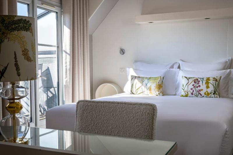Double Room with Terrace image 2