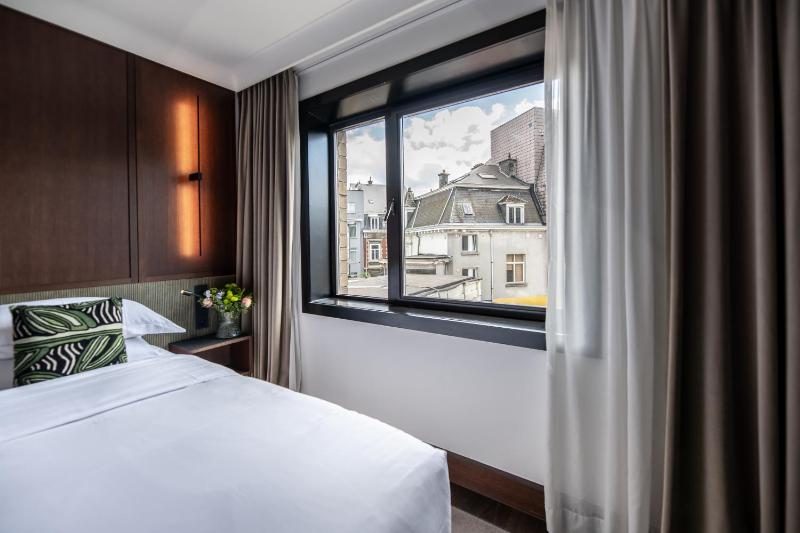 Botanic King Suite with Garden View image 3