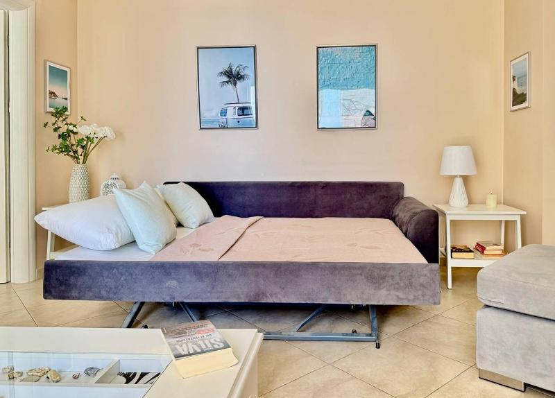 Blue Spacious Sea View Apartment - image 12