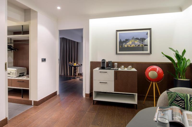 Botanic King Suite with Garden View image 2