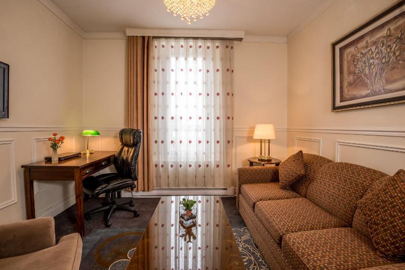 Parc Suites Hotel - image 13