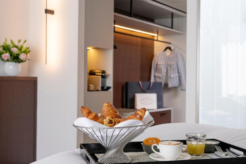 Deluxe Twin Room with Garden View image 3