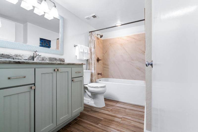 Tristan Towers Unit 4D - image 16