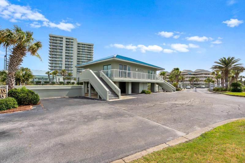 Tristan Towers Unit 4D - image 30