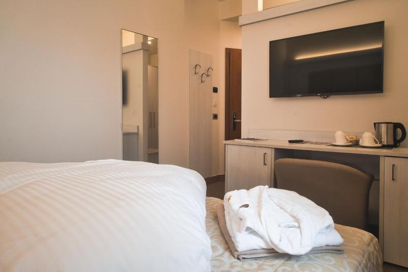 Economy Double or Twin Room image 4