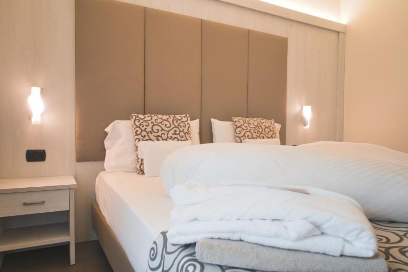 Romantic Double or Twin Room with Balcony image 3