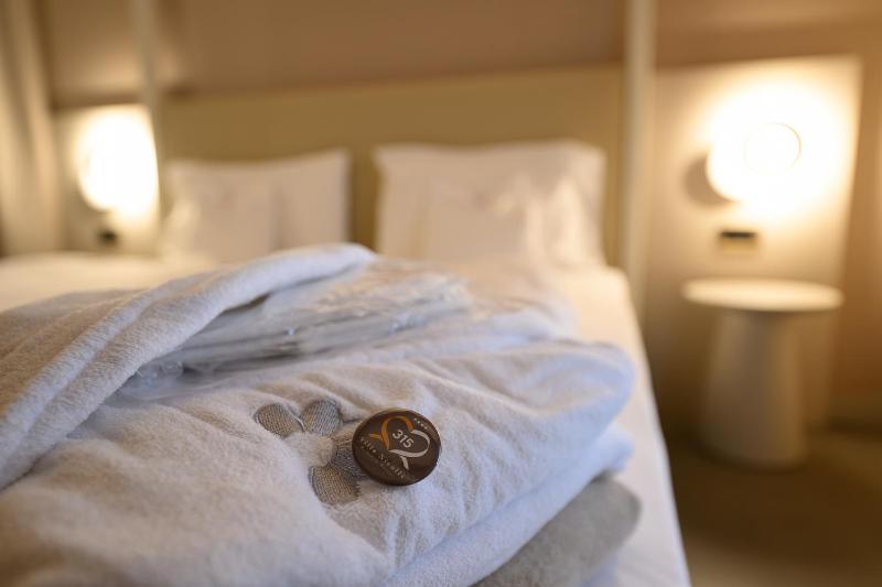 Junior Suite with Balcony image 3