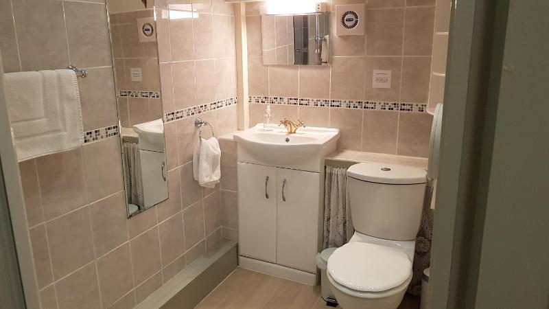Double Room with Private External Bathroom image 4