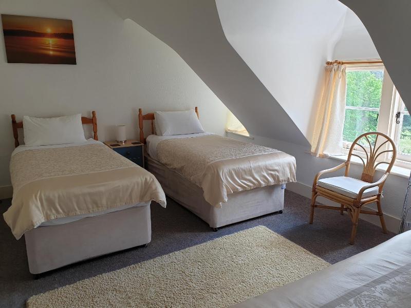 Quadruple Room with Shared Bathroom image 2