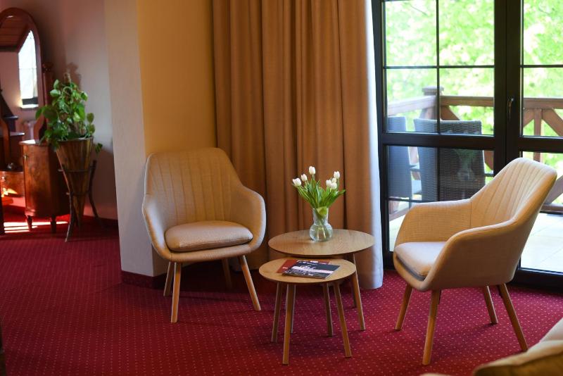 King Suite with Spa Bath image 2