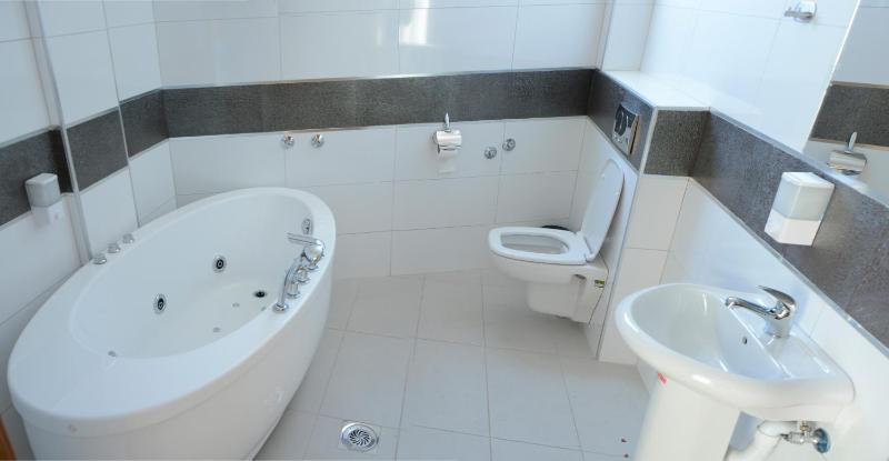 Luxury Triple Room image 3
