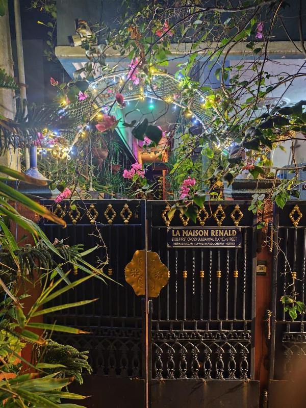 THE ONLY BEST HOMESTAYLA MAISON RENALD 2BHK4BHK available for 6713 members NEAR ROCK BEACH WHITE TOWN RAILWAY STN PONDY MARINA CAR PARKING available Eight 3 double zero seven six four 6 double 2 - image 49