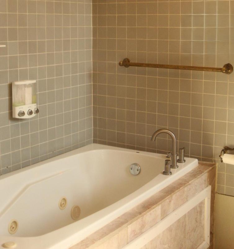 King Room with Spa Bath image 2