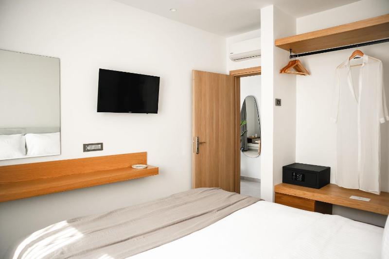 Suite with Sea View image 3