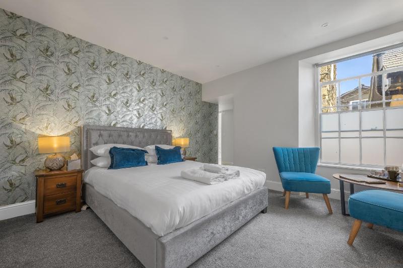 Superior King Room image 2