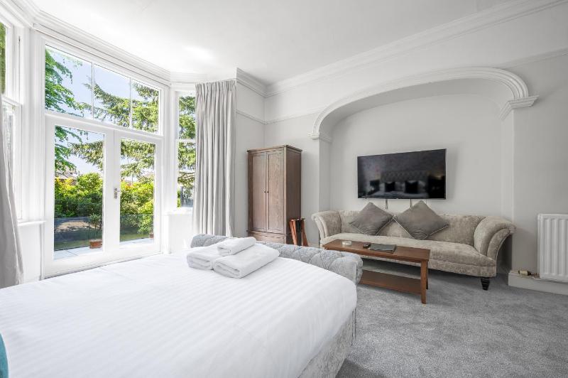 Suite with Terrace image 3